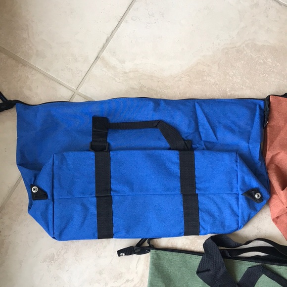 A bundle of three duffel  bag - Picture 6 of 16